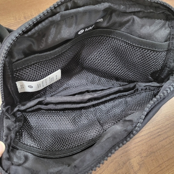Lululemon 1L everywhere belt bag black - Picture 7 of 16